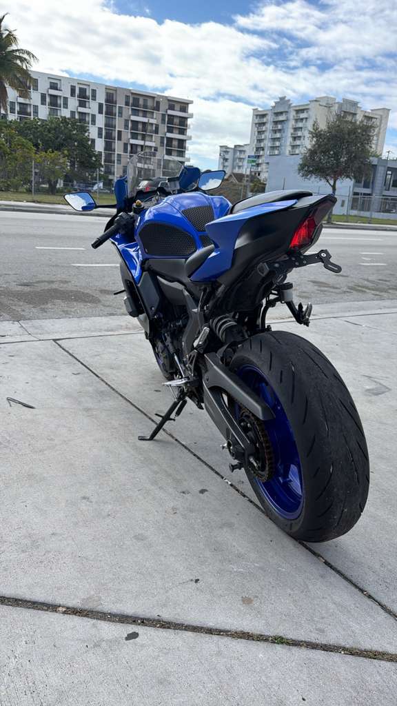 2024 Yamaha R7 700cc