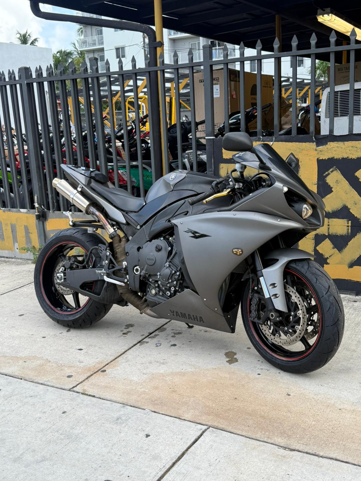 2013 Yamaha R1 1000cc