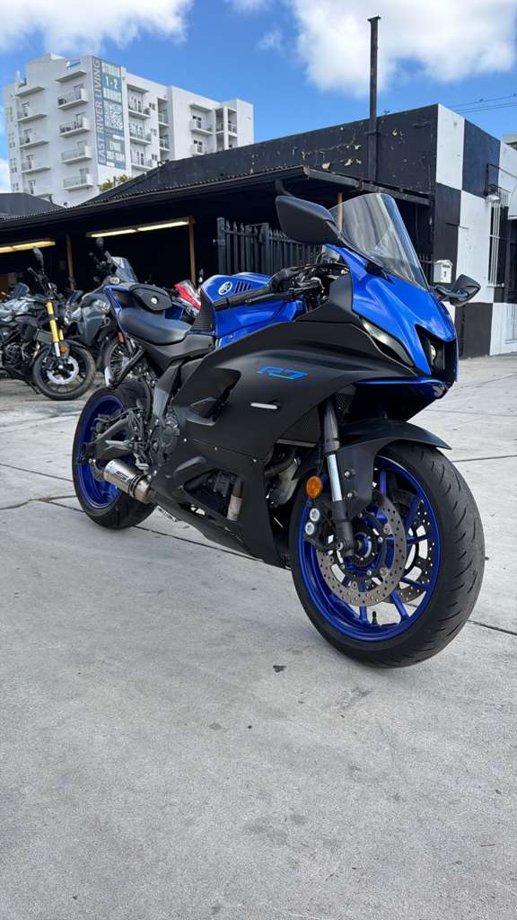 2024 Yamaha R7 700cc