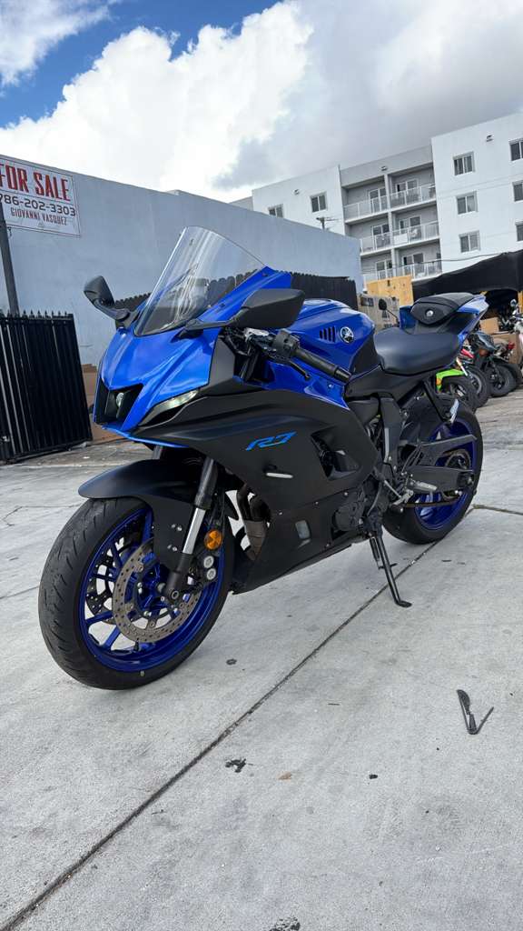2024 Yamaha R7 700cc